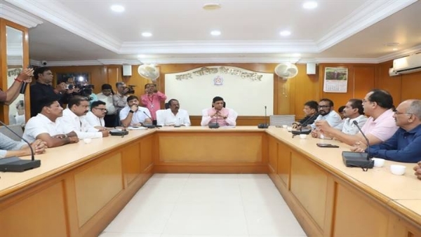 सराफा व्यापारी एसोसिएशन एवं सराफा चौपाटी एसोसिएशन के प्रतिनिधियों के साथ महत्वपूर्ण बैठक