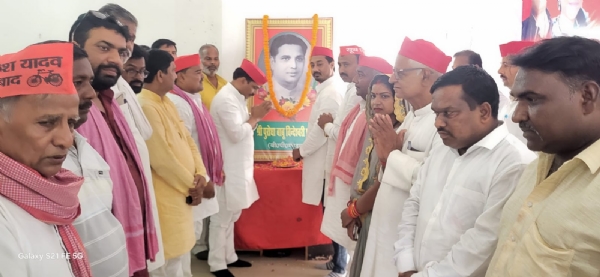 सपा कार्यालय पर मनाई गई बिहार के पूर्व मुख्यमंत्री बी.पी. मंडल की जयंती*