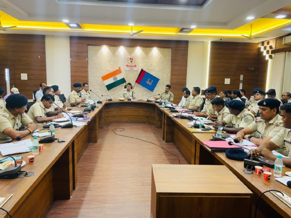 बैठक में शामिल अधिकारी