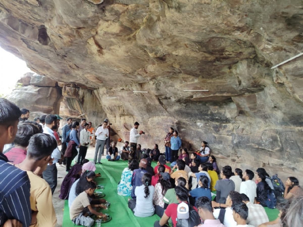 छात्र-छात्राओं ने किया ग्रामीण पर्यटन कोटरा का शैक्षणिक भ्रमण