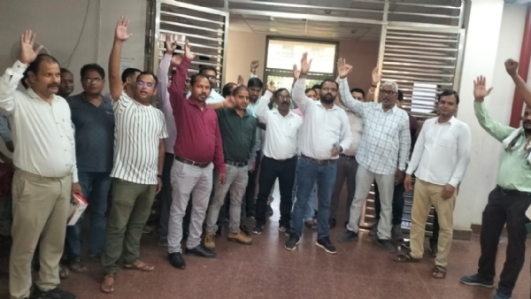 निजीकरण के विरोध में बिजली कर्मचारियों का प्रदर्शन