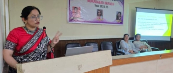 इंडियन मेडिकल एसोसिएशन की सीएमई को संबोधित करती वक्ता।
