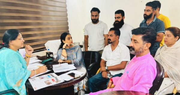 कश्मीर के युवा भाजपा को मज़बूत करने की प्रबल इच्छा व्यक्त कर रहे हैं: संजीता डोगरा