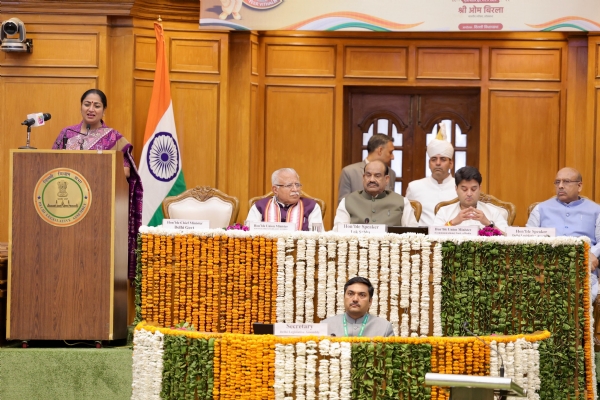 दिल्ली विधानसभा में आयोजित ऑल इंडिया स्पीकर्स कॉन्फ्रेंस के समापन सत्र को संबोधित करती मुख्यमंत्री रेखा गुप्ता