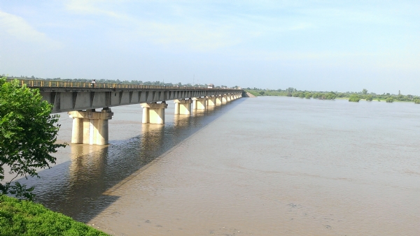 बांधों से लगातार पानी छोड़े जाने से यमुना, बेतवा फिर आई उफान पर