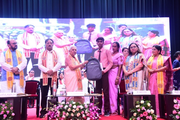 रचनात्मकता और शोध का संगम – गोरखपुर विश्वविद्यालय की विज्ञान प्रदर्शनी