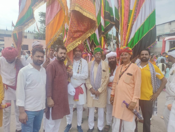 देव नारायण के जयघोष के साथ निकली ध्वज यात्रा