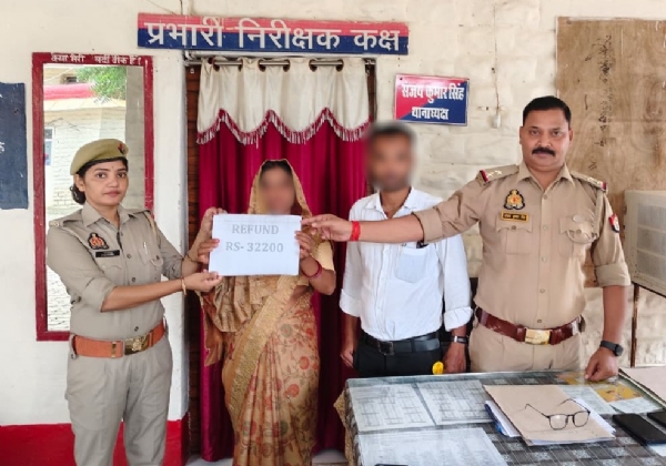 धनराशि लौटने पर पीड़िता ने थाना पहुंचकर पुलिस उच्चाधिकारियों व साइबर टीम का आभार व्यक्त करती पीडिता।