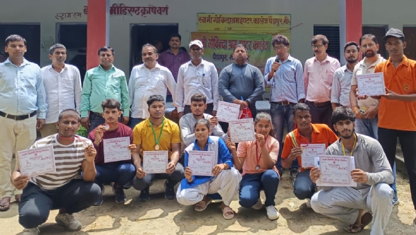 पैड़ापुर स्थित स्वामी गोविंदाश्रम इंटर कॉलेज परिसर में सोमवार को मंडलीय भारोत्तोलन प्रतियोगिता