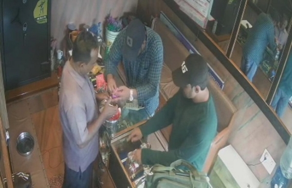 ज्वेलरी दुकान में डकैती की फुटेज