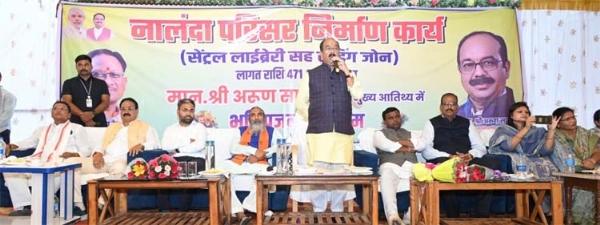 उप मुख्यमंत्री अरुण साव नालंदा परिसर (सेंट्रल लायब्रेरी-सह-रीडिंग जोन) का भूमिपूजन करते हुए