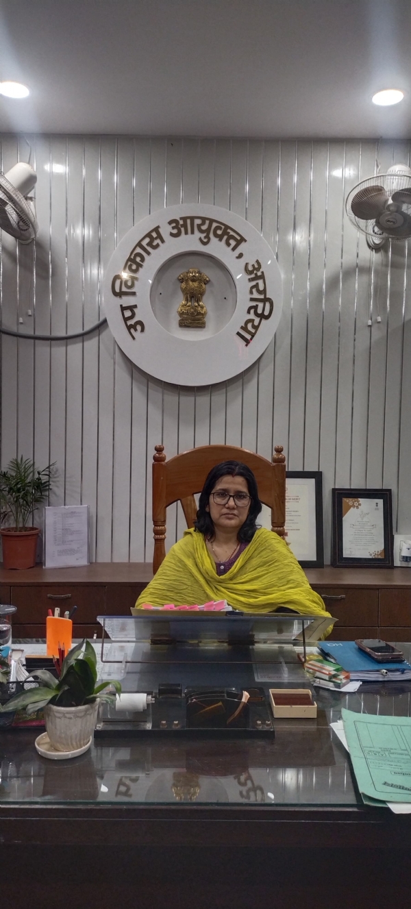 प्रधानमंत्री आवास योजना में लापरवाही पर 10 ग्रामीण आवास सहायकों पर कार्रवाई