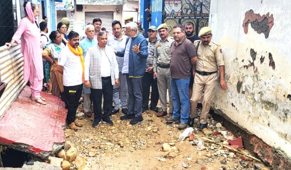 सत शर्मा और शाम लाल ने जम्मू उत्तर के बाढ़ प्रभावित इलाकों का दौरा किया, पूर्ण सहयोग का आश्वासन दिया