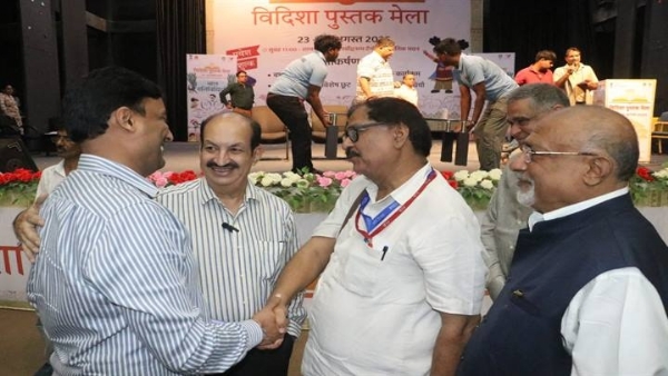 “जिंदगी में कहानी और कविता” विषय पर साहित्यिक सत्र