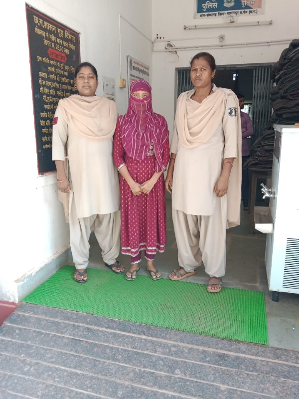 महिला गिरफ्तार