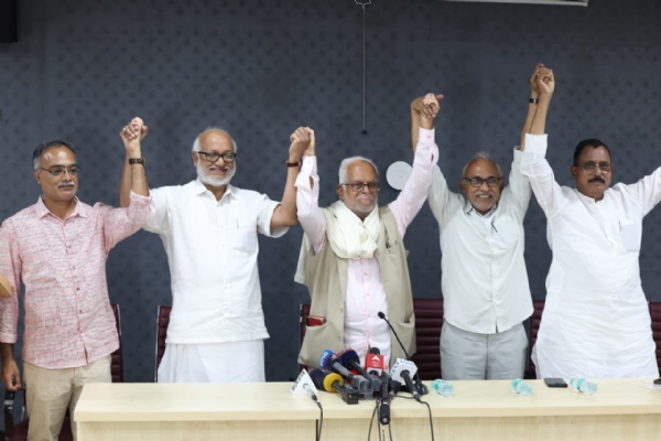 बी. सुदर्शन रेड्डी ने समर्थन जुटाने के लिए भाकपा-माकपा नेताओं से की मुलाकात