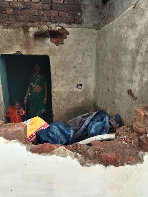 घर में की ताेडफाेड