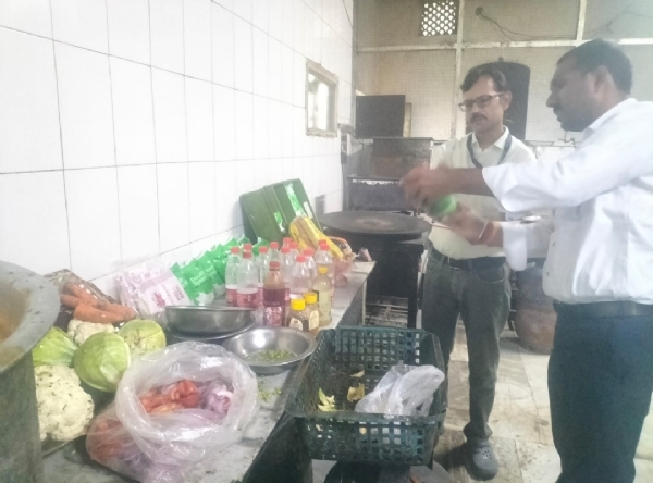 कंचन केसरी रिसॉर्ट में उपयोग में ली जा रही थी एक्सपायरी खाद्य सामग्री