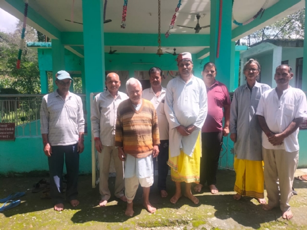 माहुंनाग चुनाहन के तन्मदिवस पर पूजा करते हुए।