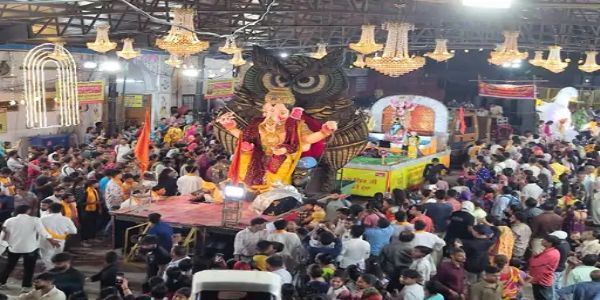 शाही ठाठ से निकले जयपुर भ्रमण पर गणेश जी महाराज