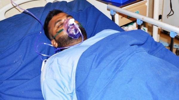 मोटरसाइकिल सवारों ने आंखों में मिर्ची झौंक युवक पर चलाई दनादन गोलियां, चाकू भी मारा
