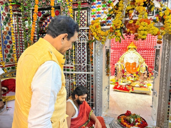 पूर्व गृहमंत्री नरोत्तम मिश्रा पहुंचे प्राचीन सिद्धी विनायक मंदिर