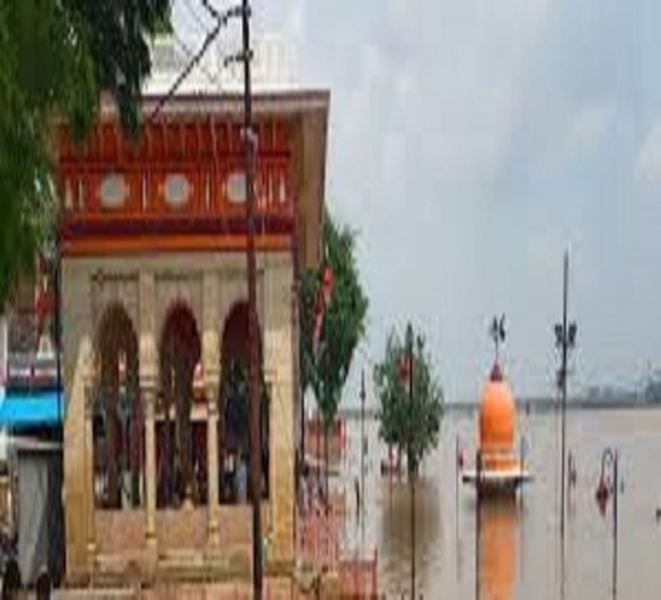 प्रयागराज में पुन: एक बार आई बाढ़ का दृश्य