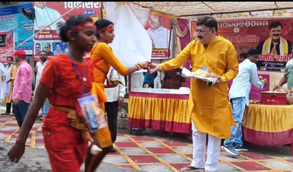 विधायक ने की कांवरियों की सेवा