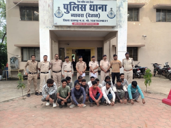 से फरार चल रहे 14 आरोपितों ने किया आत्मसमर्पण