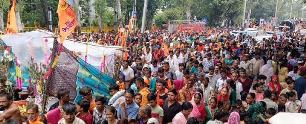 दिल्ली रोड पर कांवड़ियों का उमड़ा सैलाब।