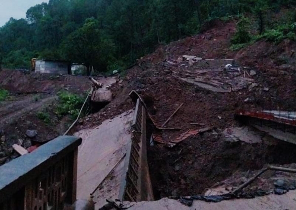 The bridge on Basohli-Mahanpur road was damaged, traffic affected