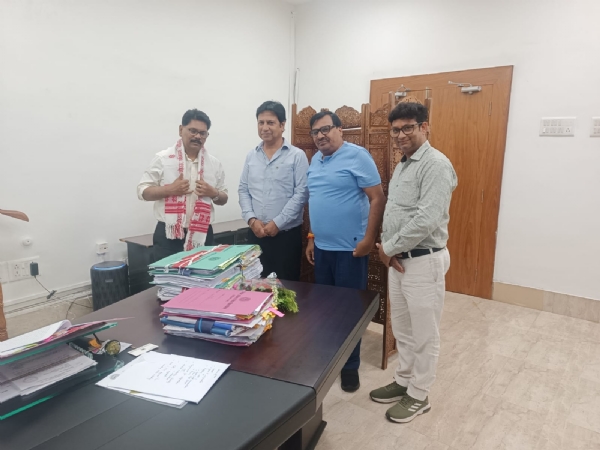 श्रम आयोग से मुलाकात करते चेंबर के पदाधिकारी