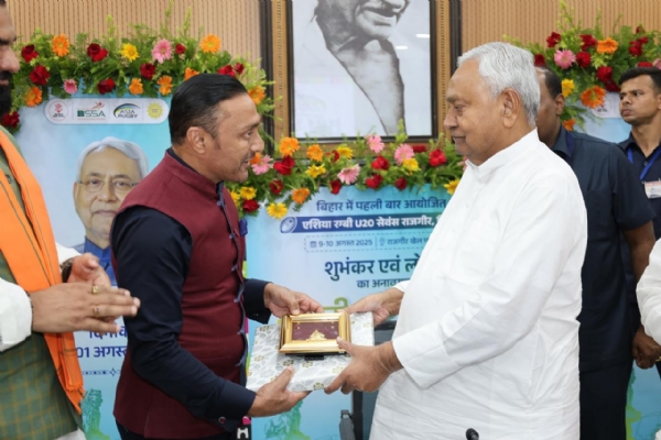 रग्बी इंडिया के अध्यक्ष मुख्यमंत्री नीतीश के साथ मुलाकात के दौरान