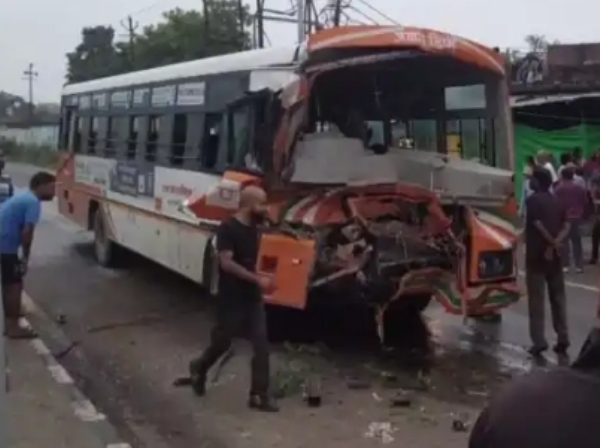 दुर्घटना ग्रस्त रोडवेज़ बस