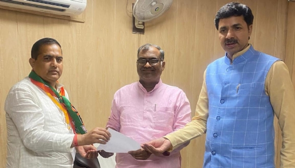 उप्र सरकार में युवा एवं खेल राज्यमंत्री स्वतंत्र प्रभार गिरीश यादव से लखनऊ में मिलते विधायक ठाकुर रामवीर सिंह।