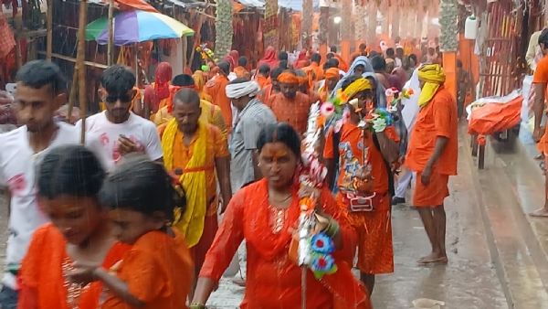 बोलबम जाते कांवरिया