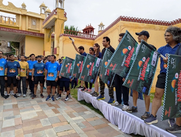 त्रिमूर्ति मानसून रन में दौड़े जागरूक कदम: जहाँ फिटनेस ने थामा प्रकृति का हाथ