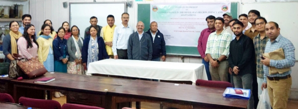 कार्यशाला में शामिल प्रतिभागी।