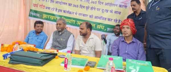 बाबूलाल मरांडी धरना स्थल पर