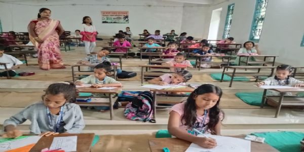 आजादी उत्सव कार्यक्रम में चित्रकला और भाषण प्रतियोगिता आयोजित