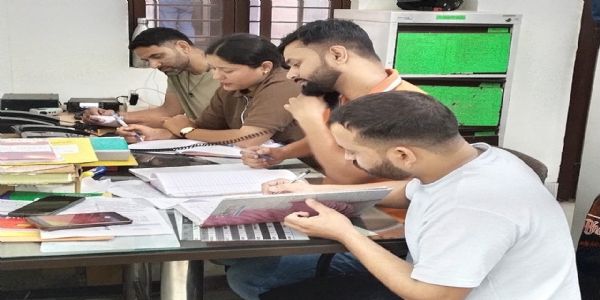 जल संकट, कमी व समस्याओं का डे-टू-डे ही हो समाधान: जिलाधिकारी