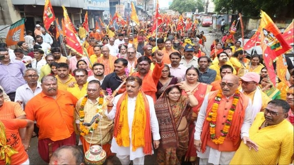 रीवाः कांवड़ यात्रा में शामिल हुए उप मुख्यमंत्री शुक्ल