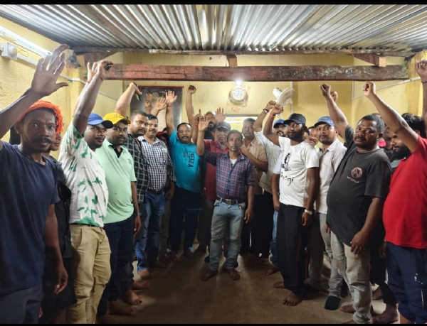 आन्दोलन करते ठेकाकर्मी