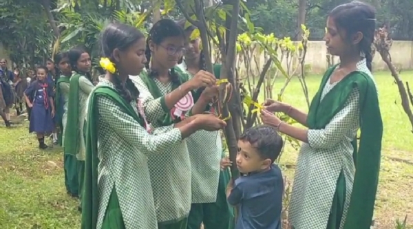 फ्रेंडशिप डे पर बच्चों ने टाटा जू में पेड़-पौधों और जानवरों से निभाई अनोखी दोस्ती
