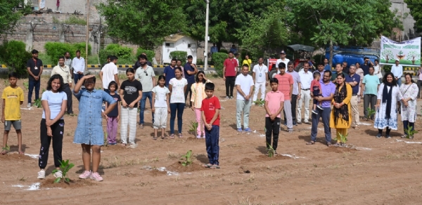 रक्षा प्रयोगशाला में मेगा वृक्षारोपण के द्वितीय चरण की शुरुआत