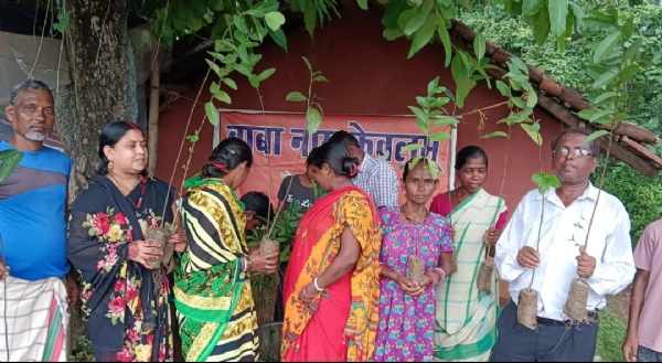 आनंद मार्ग द्वारा पौधा वितरण