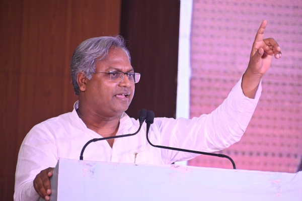 जदयू के राष्ट्रीय महासचिव मनीष वर्मा युवा उद्यमियों को सम्बोधित करते