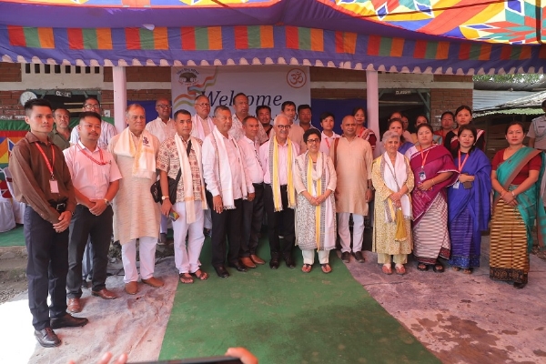 उत्तर पूर्वांचल जनजाति सेवा समिति, मणिपुर द्वारा संचालित विद्यालय सरस्वती बाल विद्या मंदिर, आंध्रो (इंफाल) परिसर में आयोजित कार्यक्रम में हिस्सा लेते राज्यपाल अजय कुमार भल्ला।