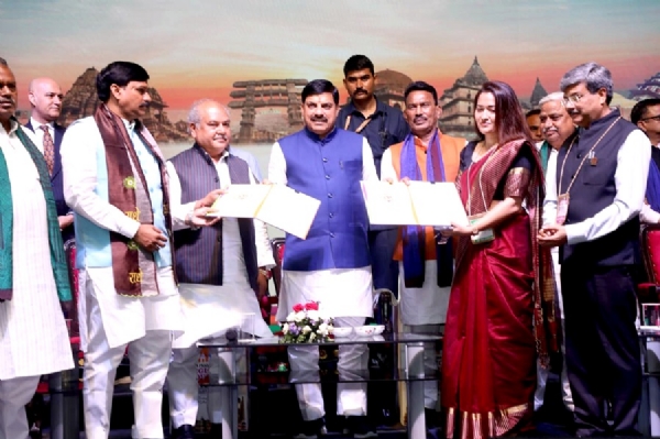 रीजनल टूरिज्म कॉन्क्लेव ग्वालियर में निवेशकों और राज्य सरकार के मध्य एमओयू किए गए