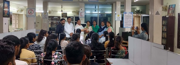 कार्यक्रम में उपस्थित छात्राएं।